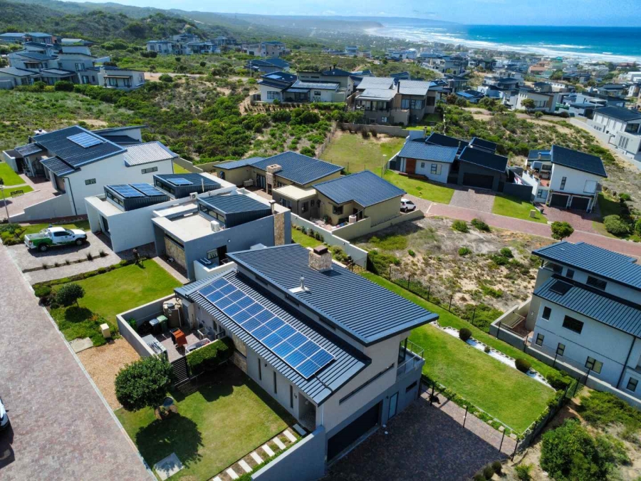 5 Bedroom Property for Sale in Stilbaai Oos Western Cape